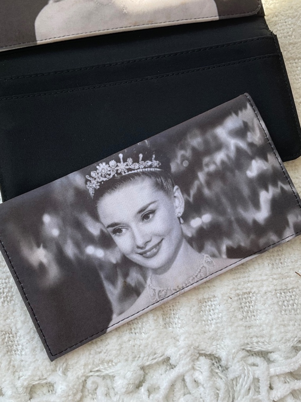 Audrey Hepburn black wallet - Picture 8 of 10